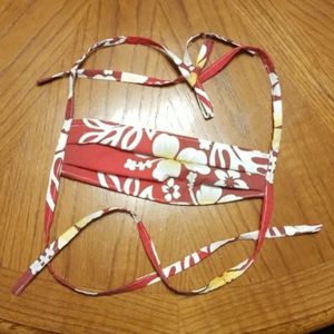 Retro Hawaiian print face mask.